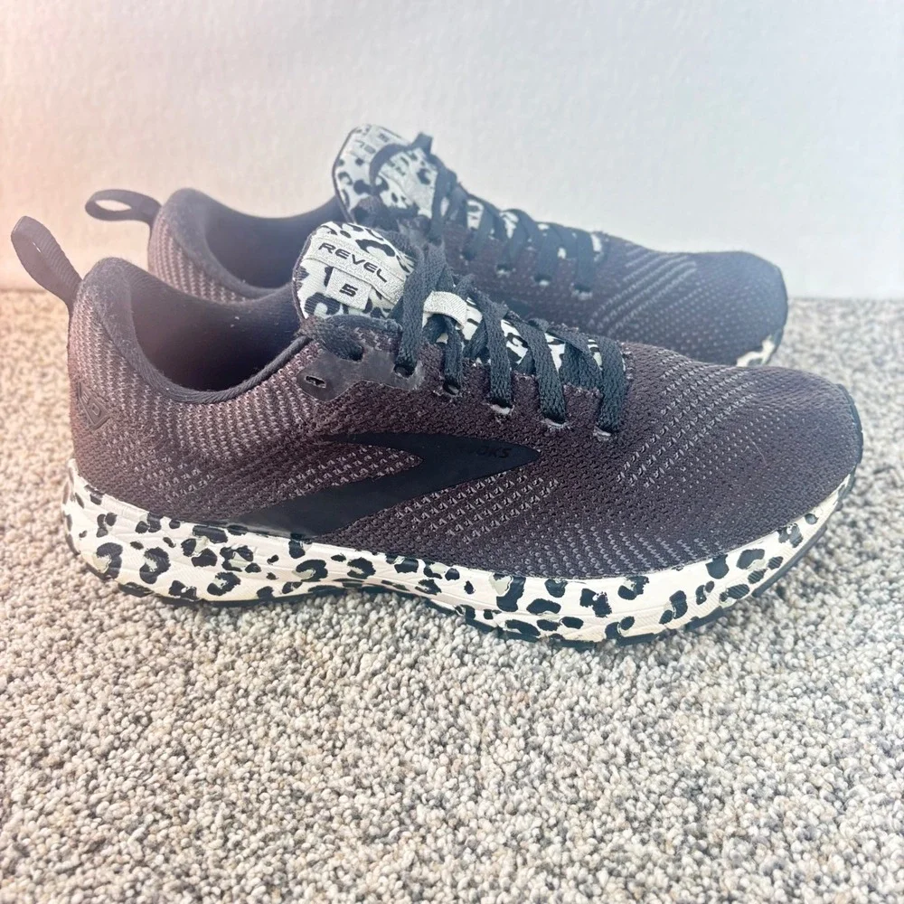 Brooks Revel 5 Womens Running Shoes Sneakers Black Leopard Print walking size 9